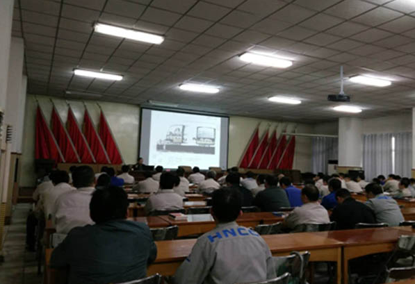LYC員工在進(jìn)行安全教育培訓.賽襄軸承網(wǎng)站資訊.png