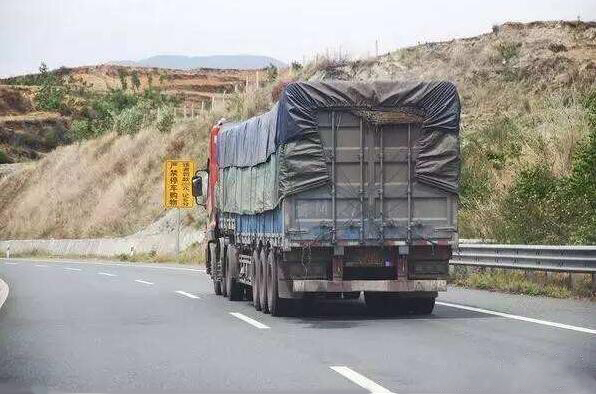 卡車(chē)行駛.賽襄軸承網(wǎng)站資訊