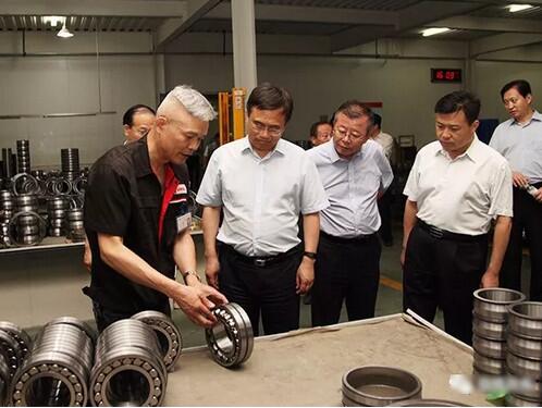 聊城市市長(cháng)調研臨清軸承企業(yè)